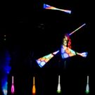 LED jonglage mit drei leuchtenden staeben