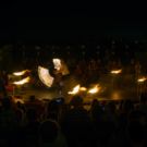 Feuershow mit brennenden Seilen