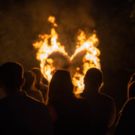 Hochzeitsfeuershow - Brautpaar entzündet brennendes Herz